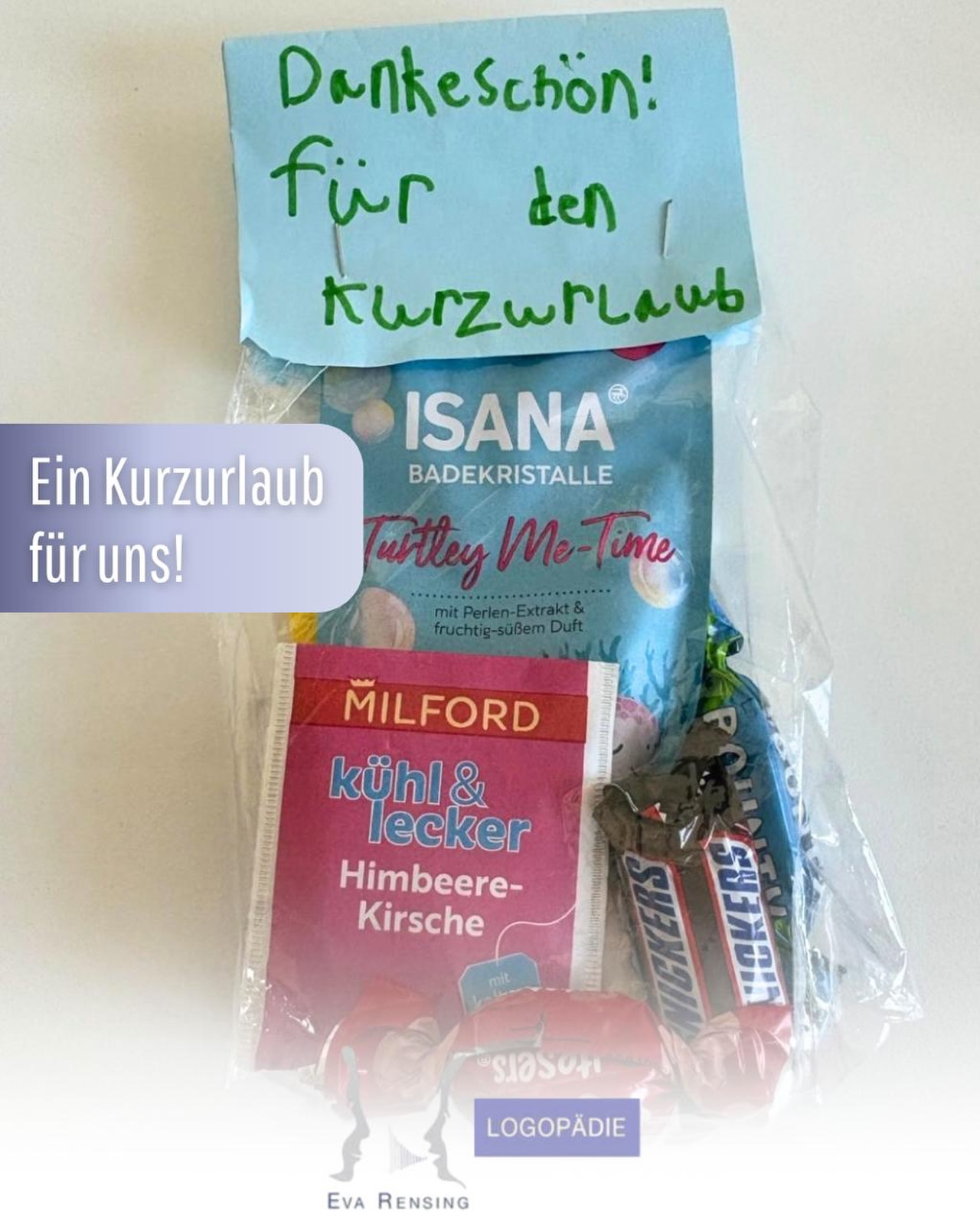 Ein kleiner „Kurzurlaub“ für unser Team!☀️ 

Manchmal sind es die kleinen Gesten, die besonders viel bedeuten. Diese liebevoll gepackte „Tüte für einen Kurzurlaub“ haben wir von einem Patienten bekommen und sie hat uns direkt ein Lächeln ins Gesicht gezaubert. 🥰

Für uns steckt darin aber noch viel mehr als eine kleine Aufmerksamkeit: Solche Gesten zeigen uns immer wieder, wie viel Vertrauen, Wertschätzung und persönliche Verbundenheit im Laufe einer Therapie entstehen können. 💜

Genau dieses Miteinander und die Nähe zu unseren Patienten machen unsere Arbeit für uns so besonders und zeigen uns immer wieder, warum wir unseren Beruf so gerne machen!

Und wenn dabei noch ein kleiner Kurzurlaub für zwischendurch herausspringt, sagen wir natürlich nicht Nein. 😉☀️

Vielen Dank für diese liebevolle Überraschung!
