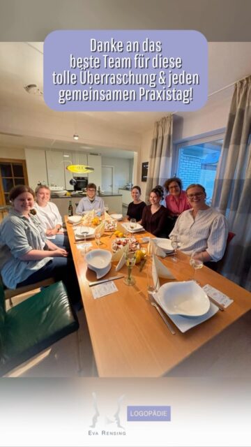 20 Jahre Logopädiepraxis Eva Rensing und eine Überraschung, mit der niemand gerechnet hat 🍋

Zum Jubiläum hat das Praxisteam Eva und Rainer zu einem italienischen Kochabend eingeladen, komplett selbst geplant und mit viel Liebe vorbereitet. Gemeinsam wurde Pasta geknetet, Bruschetta belegt und Tagliatelle mit Lachs gekocht. Danach saßen alle zusammen am Tisch und haben einfach genossen.

Bei dieser Gelegenheit lohnt sich ein Blick hinter die Kulissen, denn genau dort wirkt Rainer. Er kümmert sich um das gesamte Office-Management der Praxis und hält dem Team jeden Tag den Rücken frei. Ohne ihn würde vieles nicht so rund laufen. 😊

Ein großes Dankeschön an das Team für diesen besonderen Abend und für 20 Jahre Herzblut, Zusammenhalt und Teamgeist. Auf die nächsten Jahre! 🥂